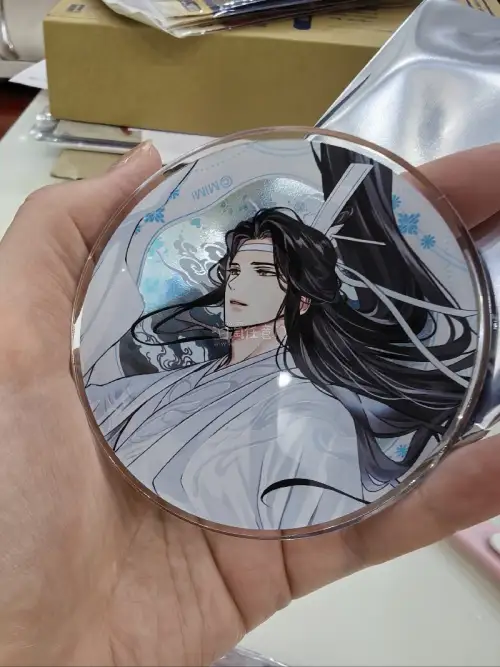 心心念念的魔道祖师东京塔亚克力杯垫到啦，印刷清晰，很透，柄图超美，直接是抱盒的，大写的满足，只是没有买到吧唧有点遗憾，任意门真是一个好平台