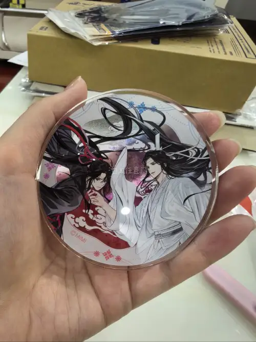 心心念念的魔道祖师东京塔亚克力杯垫到啦，印刷清晰，很透，柄图超美，直接是抱盒的，大写的满足，只是没有买到吧唧有点遗憾，任意门真是一个好平台