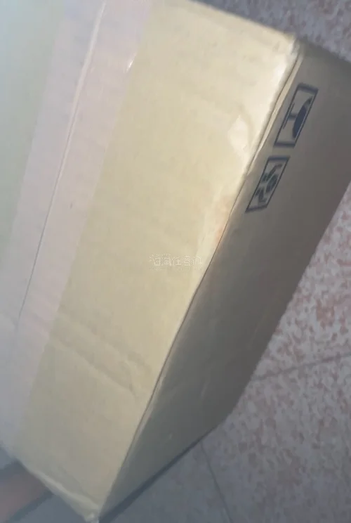海淘第n车，这次虽然没有四角很尖但也没出事问题不大，也没有什么缓冲材料打包，可能箱子选的好跟摆放得好里面的东西没事，箱子一如既往厚实可以的