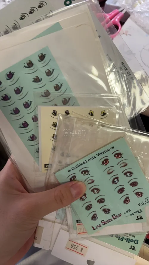 这次日拍好便宜大碗…居然拍成功了。挖煤姬拍照很好用，卖家打包很好，塑料小人没有受任何伤。物流还可以，缴税后立刻就派发了。