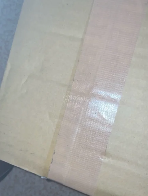 这次运的毛绒小东西不太怕凹陷坏了之类的，箱子还好很厚实，上面有一层泡沫纸有点难得，东西完好无损与描述也一直的可以可以