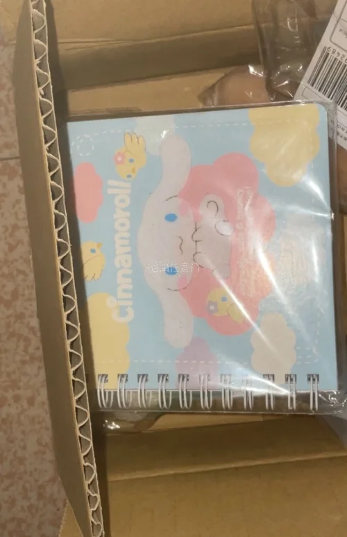 这次运的毛绒小东西不太怕凹陷坏了之类的，箱子还好很厚实，上面有一层泡沫纸有点难得，东西完好无损与描述也一直的可以可以