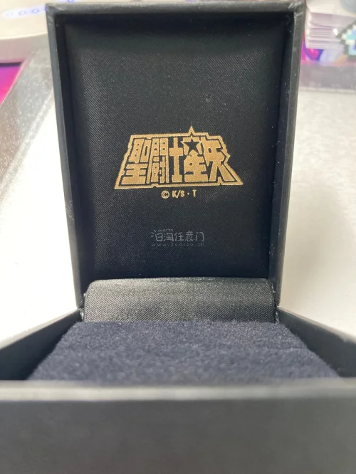 切的我觉得算是超好价，很满意，不愧是官方产物，好好看。一开始怕阴花妹还买了个拍照服务，没想到很ok。竹蜻蜓很快，五一假期内收到啦，巨开心。以后戴上班了。