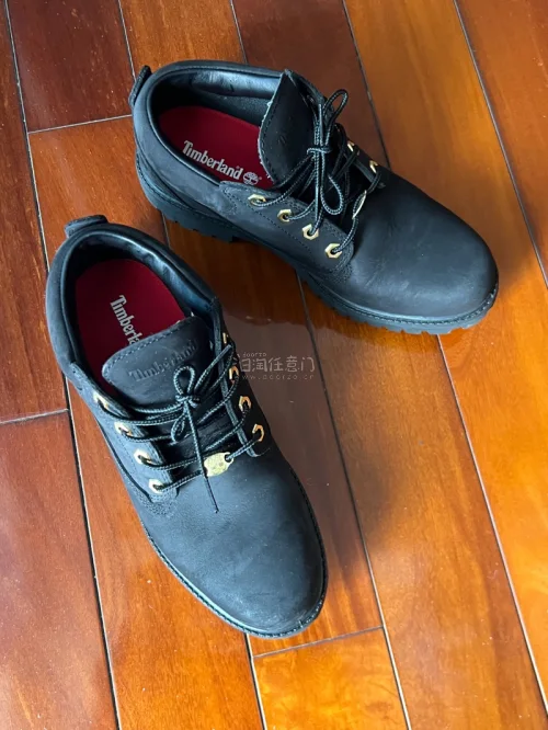 多亏了有日淘网让我买到了这双严成铉上脚同款的timberland，这双是45周年和ABC MART一起出的限定，没想到能让我买到一双全新配件齐全的，太赞了！
