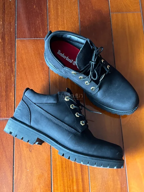 多亏了有日淘网让我买到了这双严成铉上脚同款的timberland，这双是45周年和ABC MART一起出的限定，没想到能让我买到一双全新配件齐全的，太赞了！
