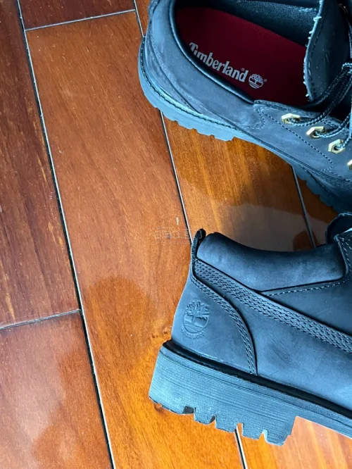 多亏了有日淘网让我买到了这双严成铉上脚同款的timberland，这双是45周年和ABC MART一起出的限定，没想到能让我买到一双全新配件齐全的，太赞了！