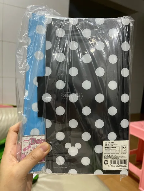 这次依旧是到了一些米奇的周边，各种本子、摆件和挂件什么的都有，成色和价格都挺好的，物流一如既往给力，坐等下一次到货！
