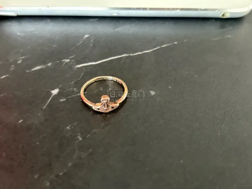这次切了一枚西太后的戒指，非常的貌美，尺寸也很合适，非常喜欢～
走的是ems空运时效很快，直接寄到澳门邮局去取的，包裹到手也是没有任何的问题，包装的非常严实
这是我第二次在挖煤姬切煤，总的来说体验感很不错，挖煤姬是一个很好用的日淘软件，还会继续使用挖煤姬的