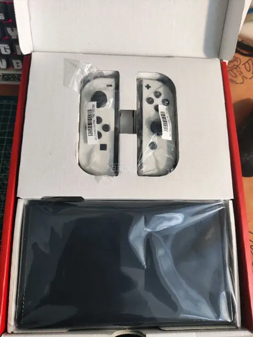 这次在挖煤姬入手的Switch OLED体验真的超出预期！从下单、国际物流到到手整个流程都很顺畅，包装也做得很扎实，主机和配件都完好无损，完全没有磕碰。收到的机子成色和卖家描述的一样，白色的机身和手柄都很新，开机验机也一切正常，屏幕没有坏点、使用流畅。挖煤姬的客服响...