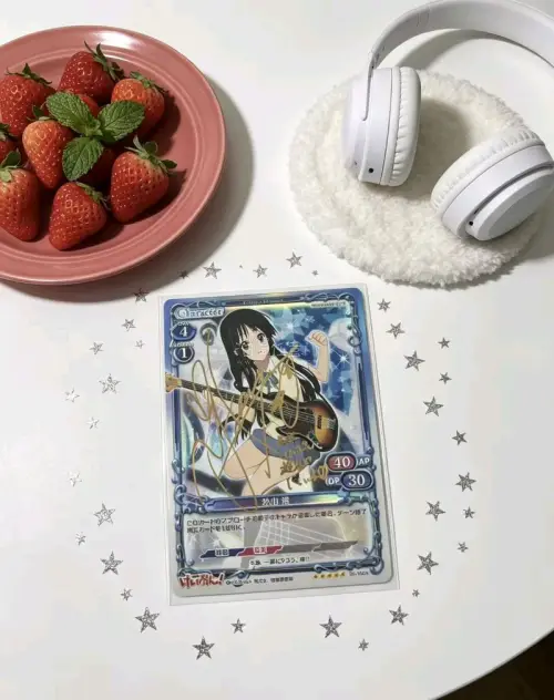 五一宅家放松幸福感直接拉满✨这次在挖煤姬切煤入手的轻音少女金签银签PM卡也太绝了！绝美原画卡面质感超细腻，金签银签刻印超精致，每一张都颜值在线，收藏党直接狂喜?一直用挖煤姬切煤真的超省心。物流打包特别严实，到手完好无损。五一不用出门，宅家拆谷欣赏绝美小卡，治愈所有疲...