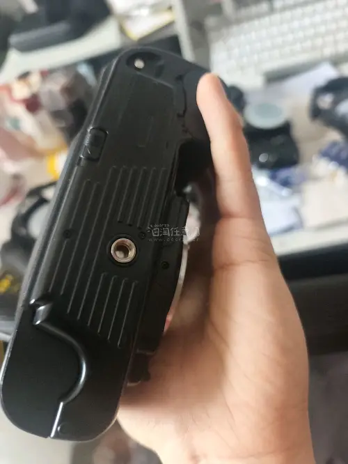 这次通过挖煤姬日淘任意门入手了两台尼康经典胶片机，镜片完美机身也堪称完美，到手后发现居然是能用的，所有功能正常。马作为小众机型成色也超出预期，取景器明亮、测光精准。整个淘单过程用挖煤姬的平台服务很顺畅，出价、代拍、物流都有清晰的进度更新，打包防护做得也很到位，两台机...