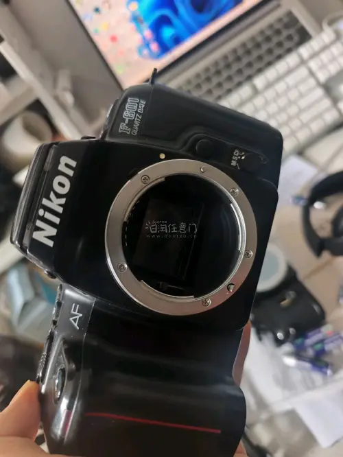 这次通过挖煤姬日淘任意门入手了两台尼康经典胶片机，镜片完美机身也堪称完美，到手后发现居然是能用的，所有功能正常。马作为小众机型成色也超出预期，取景器明亮、测光精准。整个淘单过程用挖煤姬的平台服务很顺畅，出价、代拍、物流都有清晰的进度更新，打包防护做得也很到位，两台机...