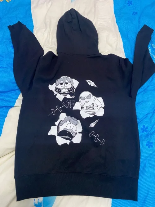 衣服走不了竹蜻蜓，再合单可能就会被税，于是干脆一件衣服打包直邮回家了。速度很快，十天就到了，包装的也很好，八角尖尖的，衣服很平整。这是俺推的节目出的应援服（？）总之大川老师画的小人好可爱，日常都能穿。