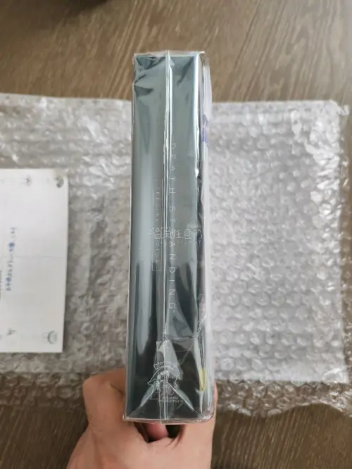 这是第一次用任意门海淘，因为在国内平台上很少有全新未拆封的死亡搁浅限定版，在任意门上蹲了好久才蹲到。国际运输箱打包很好，气泡膜拉满，游戏外盒成色也很好，卖家还写了小卡片，满意～