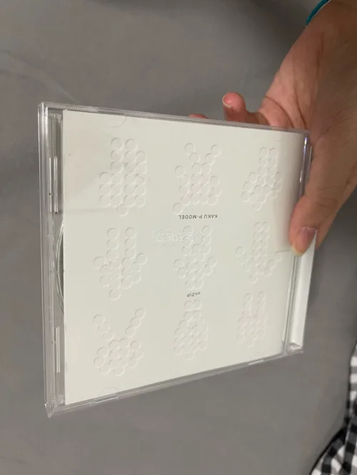 切到的一张cd，价格比国内买划算一些。包装严实，播放没有问题，东西品相还不错。整体过程顺利，算是顺利的一次购物体验。