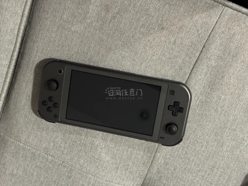 一直很想很想要一部珍珠钻石限定switchlite，终于收到啦，成色非常漂亮！第一次使用挖煤姬，相当方便，对新手友好，还会继续使用的！