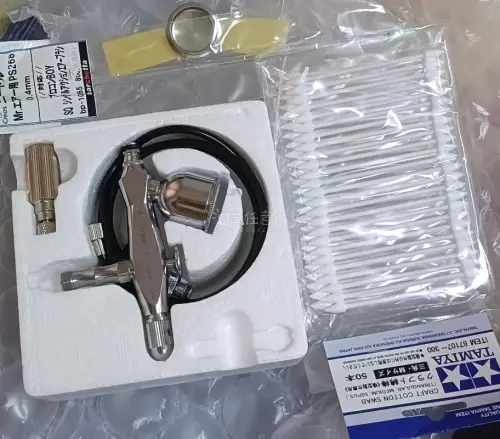 在挖煤姬煤炉上淘到这支喷笔，整体体验超出预期！卖家描述很实在，实物成色和图片一致，关键部件喷嘴、顶针都没弯，气路通畅，上壶密封圈也没有老化开裂。价格比国内二手平台便宜不少，煤炉捡漏成功。挖煤姬的打包很到位，喷笔这种精密工具外面裹了缓冲材，还用了硬纸盒固定，物流大概两...