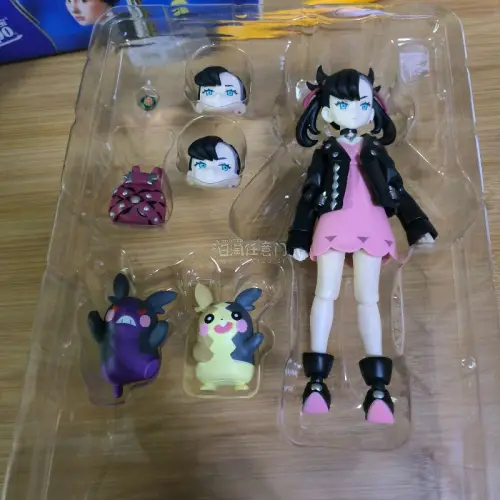 海淘的figma玛俐整体体验超预期，Max Factory做工扎实，涂装细腻，完美还原了游戏里酷飒又带点俏皮的气质。面部印刷清晰，三款替换表情灵动自然，无明显瑕疵。figma关节可动性优秀，软质材料兼顾造型与活动范围，摆姿势很轻松。配件丰富，含两种形态莫鲁贝可、黑暗...