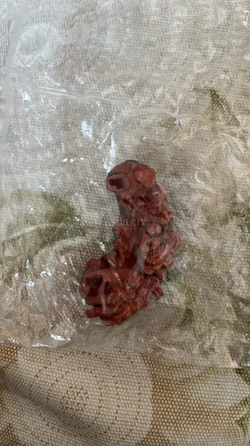 本次淘到了龙珠胶囊大蛋悟空初战贝吉塔，做工精良，场景极致还原，能够把你瞬间拉回到当年观看动画或者漫画的时光中。同时入手一款盒蛋，瞧克林眯着眼这小表情。每次都说但是还要说，任意门给每个产品都包裹了泡泡纸，细心呵护商品安全到客户手中。