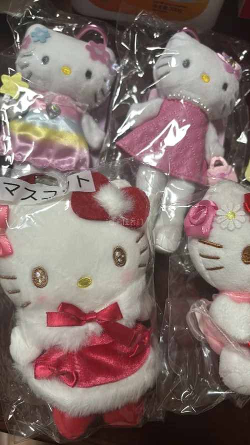 一直蹲，真的给我蹲到了好价的长腿kitty！加上竹蜻蜓的邮费也比国内划算一些，还是全新未拆的！我为挖煤姬打一辈子call！！