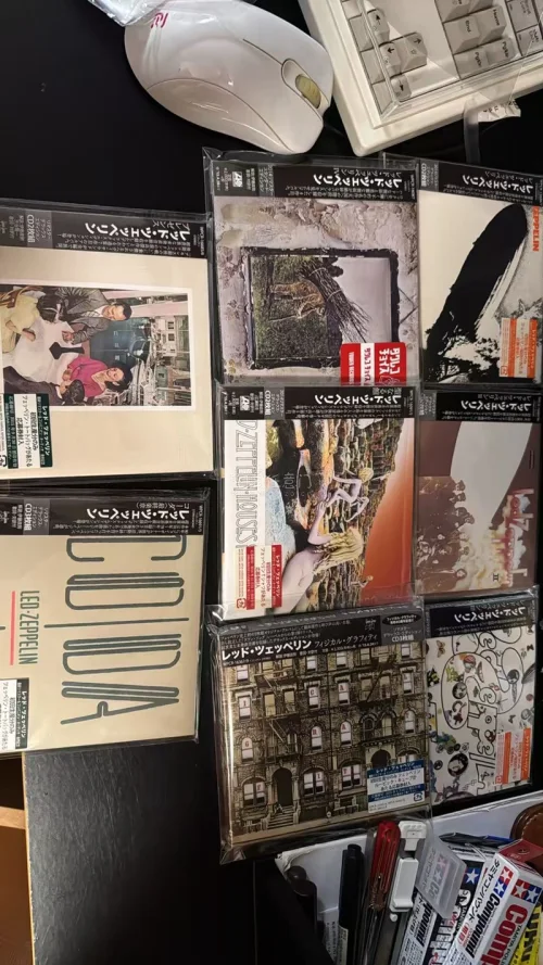 一次收齐齐柏林飞艇的几张录音室大碟，还有几张在路上，包装也还不错，成色都不错，都挺好的，一直都在这买碟