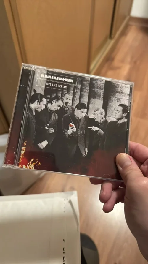 一次收齐齐柏林飞艇的几张录音室大碟，还有几张在路上，包装也还不错，成色都不错，都挺好的，一直都在这买碟