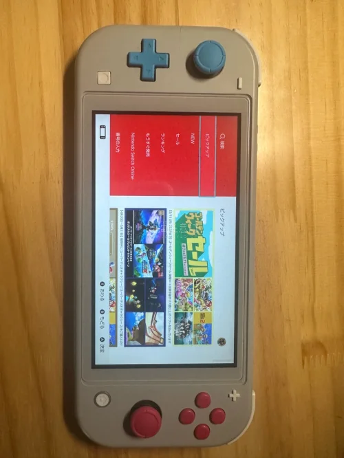 总共650元加税入手带瑕疵的Switch Lite还附赠128GB内存卡，整体性价比相当亮眼。预算有限的情况下，这个价格拿下可正常使用的主机，搭配大容量SD卡直接省去额外扩容成本，实用性拉满。瑕疵机虽有小缺陷，但不影响核心游玩体验，海淘这个价位入手，属于花小钱满足娱...
