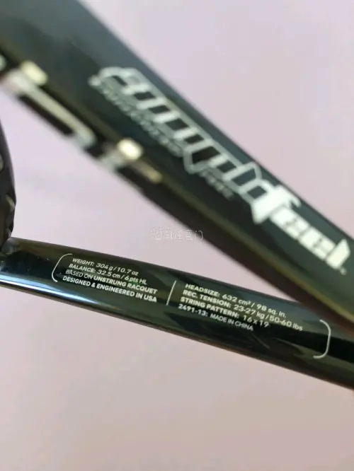 一直想收一把物美价廉的老网球拍，wilson的blade系列就是很经典的一个产品线。很高兴在日淘任意门里面链接搜到了mercari上面的中古球拍。收到之后很惊喜，成色很好。拿着新收的拍子，又要涨球了！