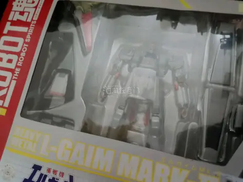 这次买了个全新的r魂重战机mk2，虽然盒子破损了但是价格便宜也没啥好挑剔了，挖煤姬打包太猛了用了很大的箱子，东西没坏就好