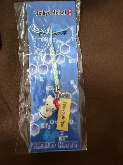好开心收到了这么多守护甜心联名，在走 EMS 后过竹蜻蜓物流简直是神！而且切煤可以切到好多少见的 ip 和少见的谷子，好喜欢！！！