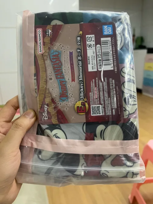 这次还是一起米奇的开箱分享，依旧买了各种各样的小东西，成色和价格都很好，物流速度也很快，期待下一箱到货