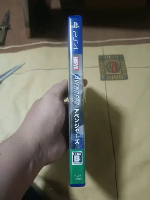 整体橙色还不错  卖家送了一个钥匙扣  PS4版本存货量很多  所以这时候买二手的话非常实惠  物美价廉  海淘的作用嘛 就是把限制无用的东西  给到更需要他的的新主人手里  非常好
