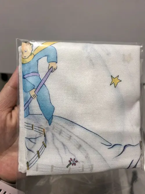 再一次用了竹蜻蜓，才发现以前浪费了好多钱交运费！真不错，不急的东西大家可以试试。说到物品，手帕看图片是带包装的，收到是没有盒子的。