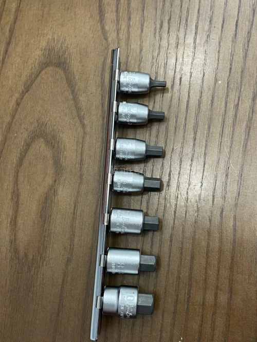 这次煤炉购入了凯尼派克的钢丝剪，用于自行车变速线的剪切，还有三丰的5mm基准块，山下的小飞1/4六角批头，做工都很好，非常满意，包装很严实