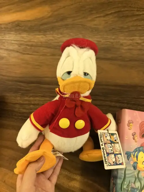时隔多年终于买到了这个系列的红鸭子
凑系列太难了 希望之后也能顺利买到其他的鸭子
爽爽爽！好不屑的眼神好可爱
