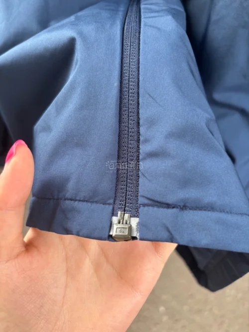 特别满意的一次购物 买到了喜欢的衣服 便宜好看没有瑕疵 非常喜欢 物流也很快很贴心 非常感谢这个购物软件