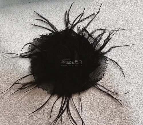 超级特别的中古胸针 很大一只 很适合凹造型 价格蛮好的 对于80年代的复古品保存的非常好 很时髦 准备搭配西服或者毛衣