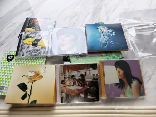 挖煤姬上海淘的专辑cd，这个五一没出门，就在挖煤姬上淘各种好物了，挖煤姬切的速度很快，拿到手专辑是状态很好的。竹蜻蜓物流也很快，完成合单审核后，十来天就收到了，全是泡泡膜填充，CD毫发无损，这次淘的主要是Aimyon的早期CD，价格很实惠，最后走了竹蜻蜓专线，很划算...