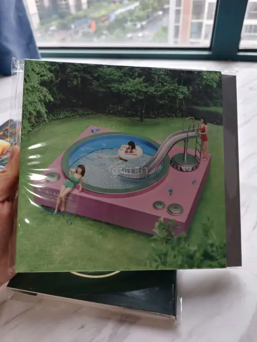 挖煤姬上海淘的专辑cd，这个五一没出门，就在挖煤姬上淘各种好物了，挖煤姬切的速度很快，拿到手专辑是状态很好的。竹蜻蜓物流也很快，完成合单审核后，十来天就收到了，全是泡泡膜填充，CD毫发无损，这次淘的主要是Aimyon的早期CD，价格很实惠，最后走了竹蜻蜓专线，很划算...