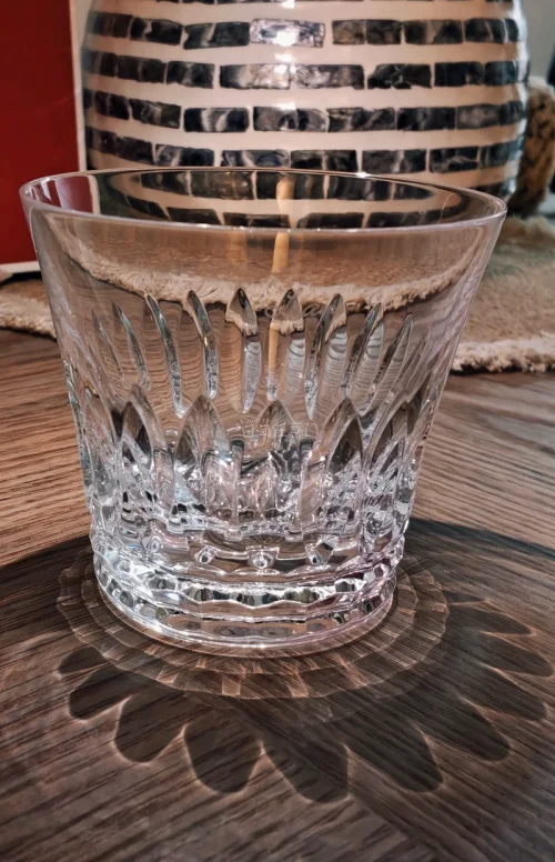 整体是极致奢华、沉浸式艺术感、专业度拉满的高端水晶购物体验，线下门店远优于线上，优缺点非常鲜明，适合送礼与家居收藏。