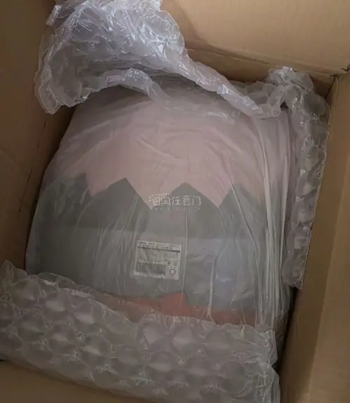 很好价的a赏圆滚滚，完好无损，快递盒也很结实，包装的很严实，走竹蜻蜓物流线运费还挺便宜的，就是比较慢，第一次体验特别好。