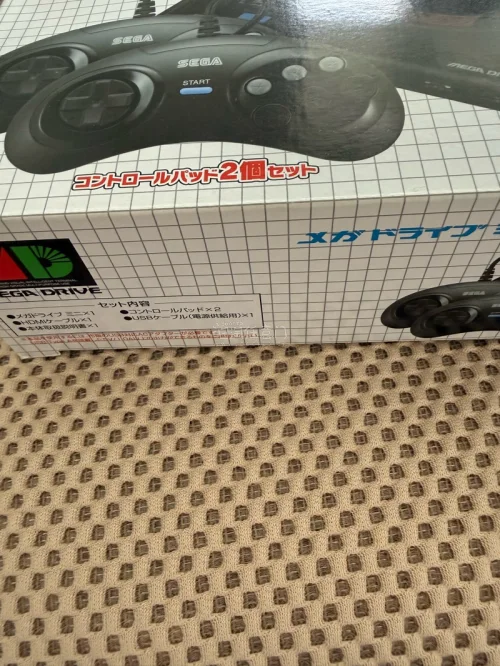 这次又购买了一套世嘉MDmini，之前已经买了mini2，所以等于收齐了，走了航空EMS，一周左右就到了，非常满意！