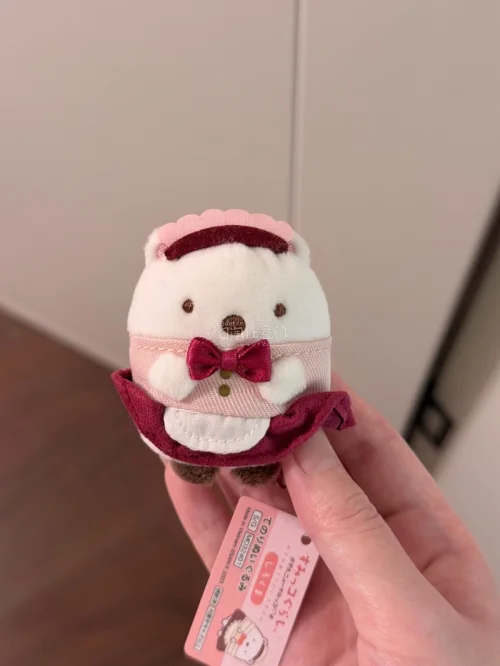 超级可爱呢 价格也比市场价便宜 物流也快 打包细心在挖煤机抽到的这只公仔真的太惊喜了！实物超级可爱，做工非常精致，拿在手里软乎乎的，手感特别棒，完全没有线头和瑕疵。而且的价格太多了，简直是平价又快乐。包装也很用心，物流速度飞快，以后还会继续来挖煤机“挖宝”的，强烈推...