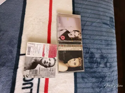 这次选择的是ems，速度很快，无损到货非常的满意！依旧是买了点cd，价格很合适。晚点拆开看看，还会继续支持挖煤姬的！