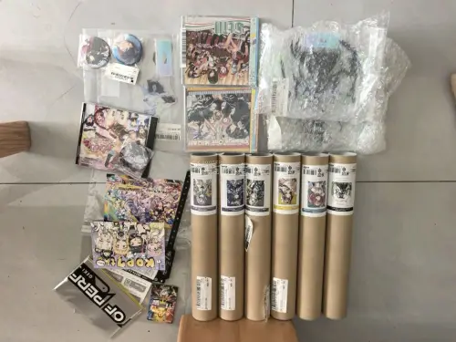 又来支持了~这次购买的物品相当多，也尝试了骏河屋的代购，最最重要的kop7th场限在到手之前都一直比较担心状态，但是竹蜻蜓的物流还是相当给力的，追加了入库拍照和加固打包的服务都做的相当不错，收到了梦情明信片！
我们ep.4再见~