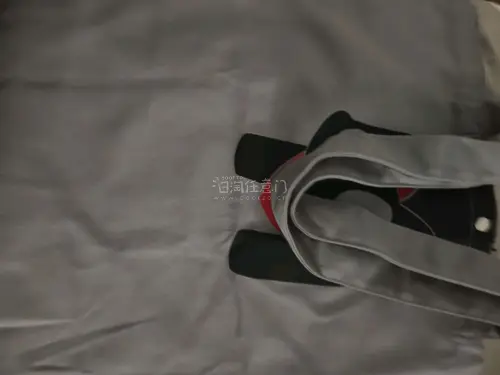 挖煤姬购入的坂本猫帆布包顺利到货，包装严实没有挤压变形。包包面料厚实柔软，印花清晰细腻、没有模糊和色差，坂本猫图案超可爱。版型百搭日常背着刚刚好，做工走线工整，细节质感在线，整体购物体验很满意。