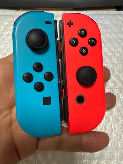 第一次在挖煤姬切switch，安全到手下车。整个海运速度还是挺快的，从日本发出到国内11天的时间，然后国内到时候四五天，而且这个包装盒子也很漂洋过海，也都没有任何的损伤还是很不错的，主要是性价比很高呀，马上就要涨价了。