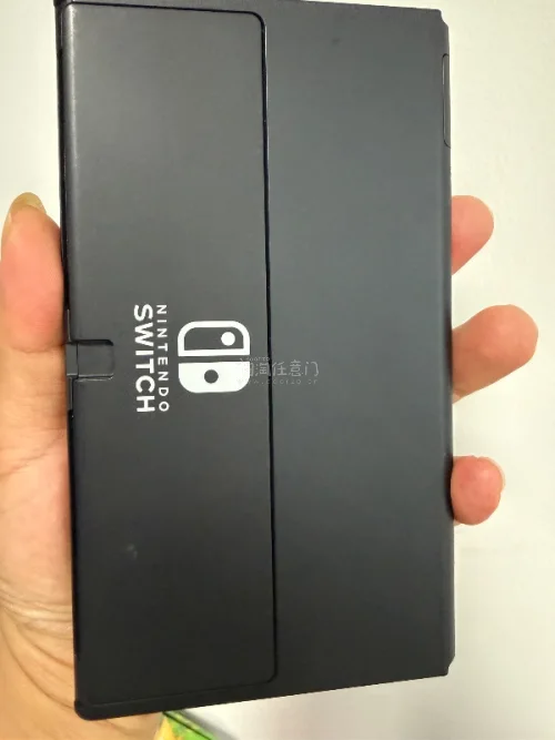 第一次在挖煤姬切switch，安全到手下车。整个海运速度还是挺快的，从日本发出到国内11天的时间，然后国内到时候四五天，而且这个包装盒子也很漂洋过海，也都没有任何的损伤还是很不错的，主要是性价比很高呀，马上就要涨价了。