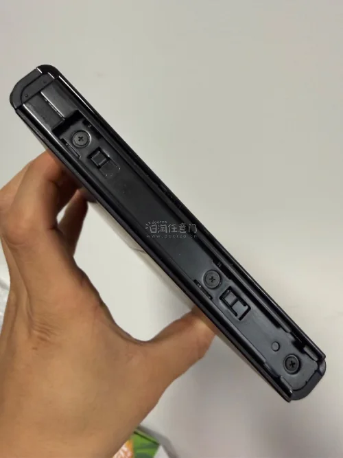 第一次在挖煤姬切switch，安全到手下车。整个海运速度还是挺快的，从日本发出到国内11天的时间，然后国内到时候四五天，而且这个包装盒子也很漂洋过海，也都没有任何的损伤还是很不错的，主要是性价比很高呀，马上就要涨价了。
