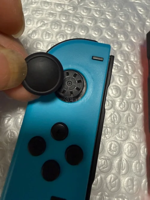 第一次在挖煤姬切switch，安全到手下车。整个海运速度还是挺快的，从日本发出到国内11天的时间，然后国内到时候四五天，而且这个包装盒子也很漂洋过海，也都没有任何的损伤还是很不错的，主要是性价比很高呀，马上就要涨价了。